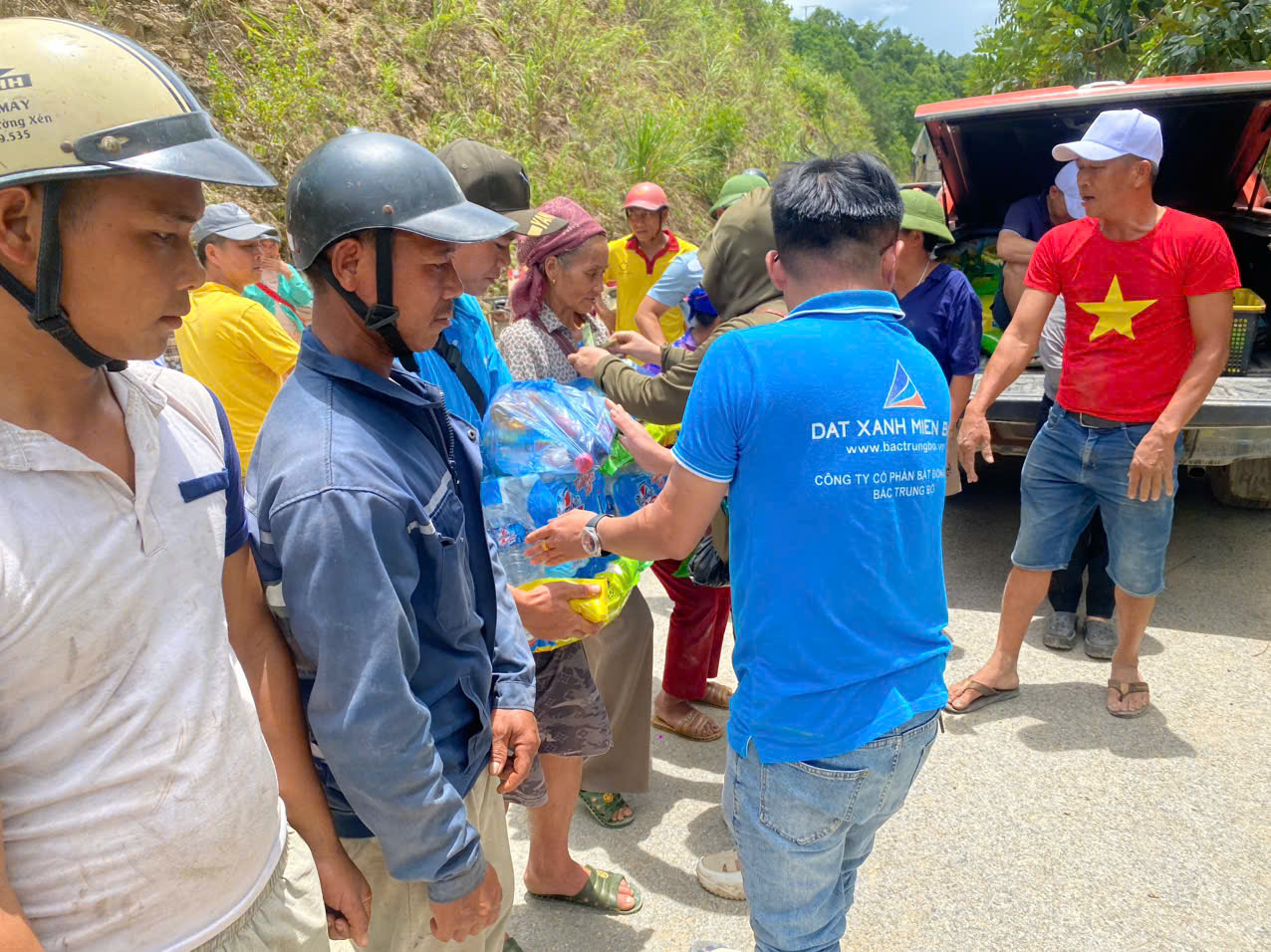 Đất Xanh Bắc Trung Bộ đồng hành hỗ trợ người dân khắc phục thiệt hại sau lũ