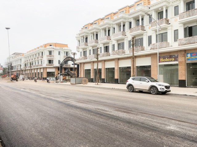 Trung tâm thương mại kết hợp chợ truyền thống Đô Lương chuẩn bị cất nóc