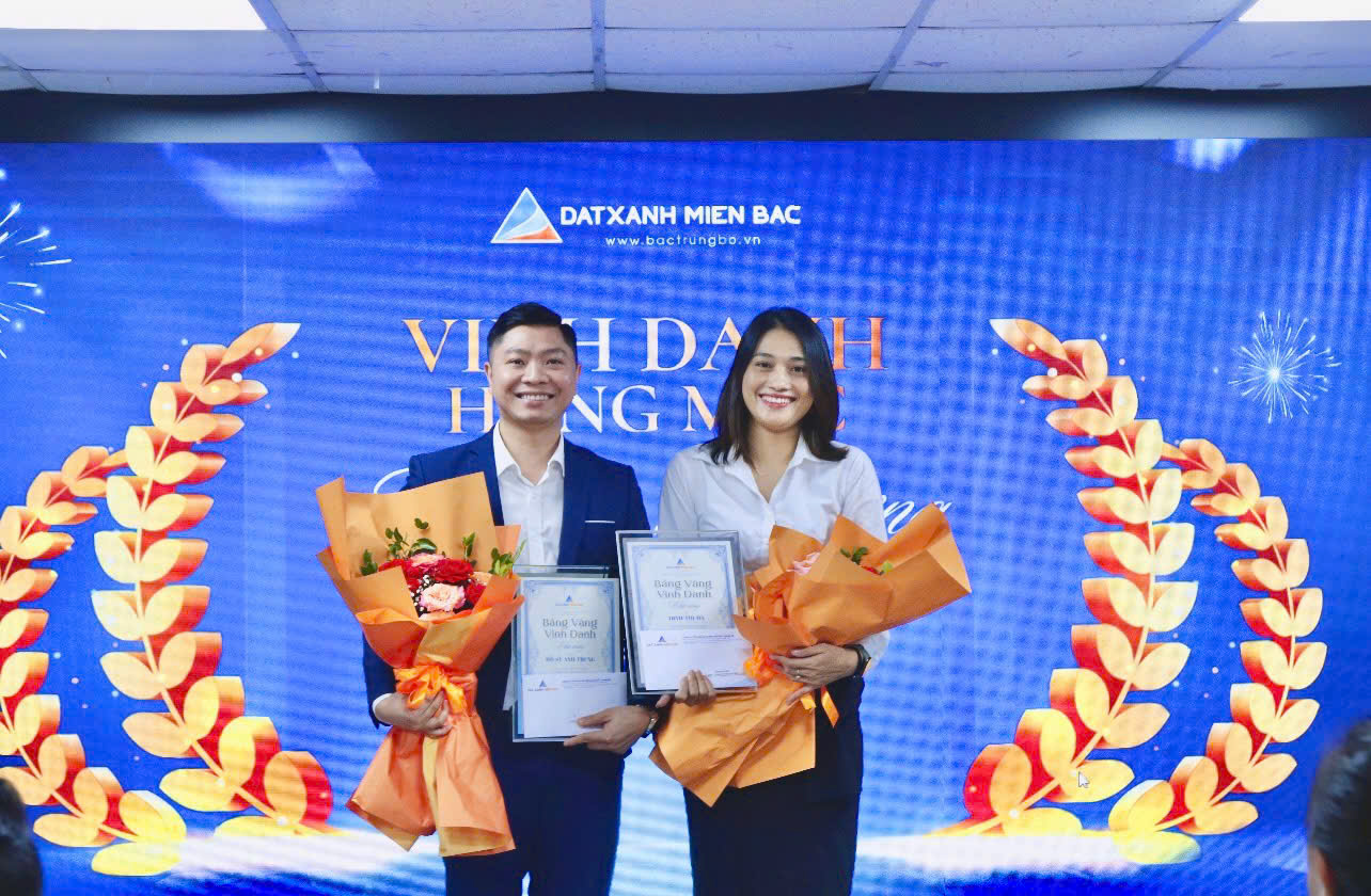 Sải bước qua thử thách, ghi dấu bằng thành tích: Đất Xanh Bắc Trung Bộ vinh danh chiến binh xuất sắc 9 tháng đầu năm 2025